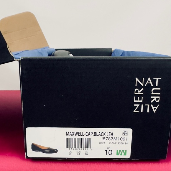 Naturalizer Maxwell Black Patent Toe Cap Accentuates the Black Leather F… - Picture 9 of 9